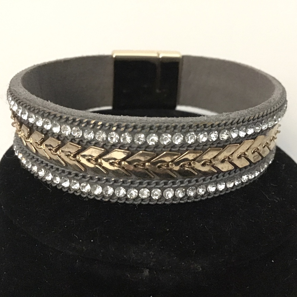 Trendy Black Leather Bling Bracelet with Magnetic Closure